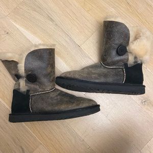 Brown/Black Low Cut UGGs